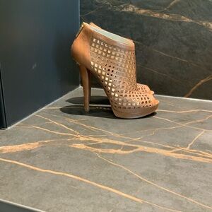 Michael Kors tan brown, size 8